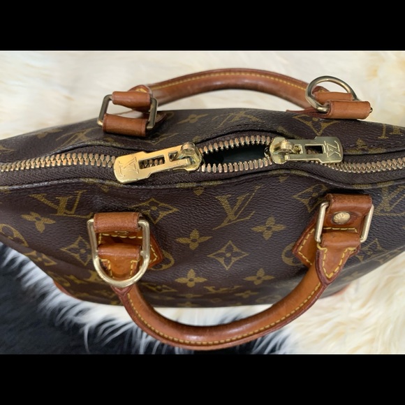 Louis Vuitton Alma - Picture 7 of 10